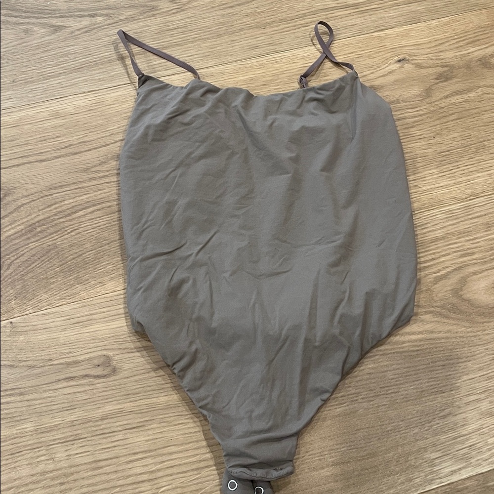 SKIMS Bodysuit shape wear M